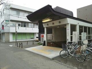 近くの駅まで490m（徒歩7分）