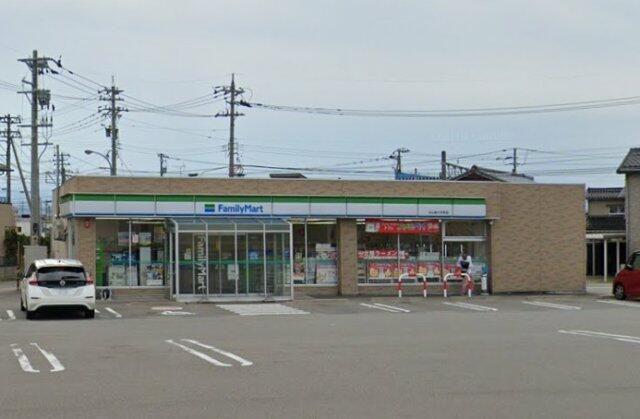 近くのコンビニまで800m（徒歩10分）