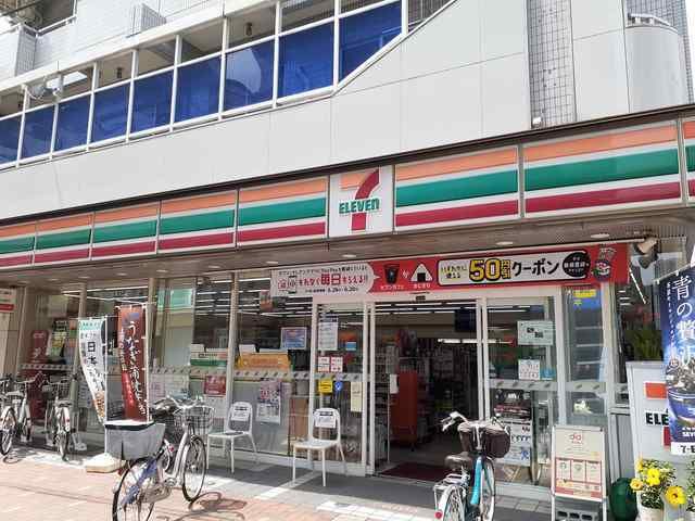 近くのセブンイレブン川崎田尻町店まで282m（徒歩4分）