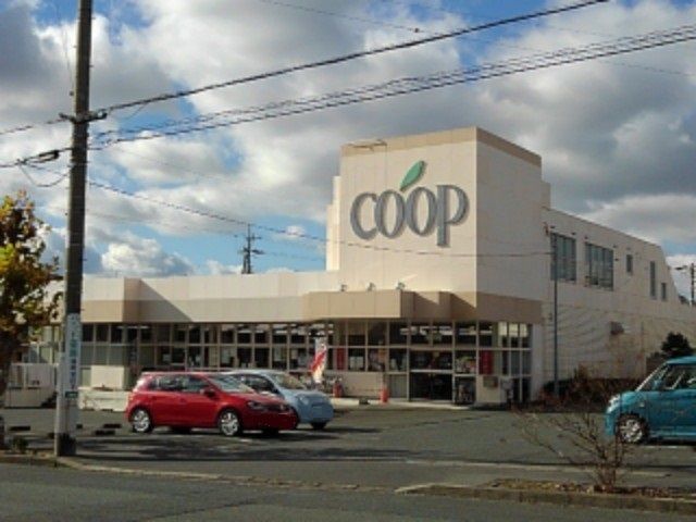 近くのコープ国府台店まで750m(徒歩10分)