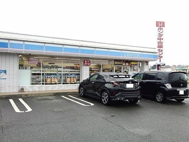 近くのコンビニまで400m（徒歩5分）