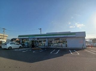 近くのファミリーマート中筋店さんまで1,400m（徒歩18分）