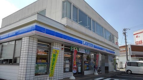 近くのローソンさんまで650m（徒歩9分）