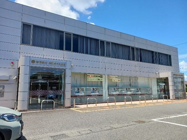 近くの銀行まで450m（徒歩6分）