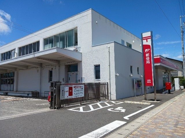 近くの郵便局まで700m（徒歩9分）