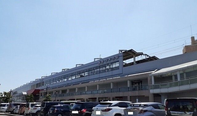 近くの阪急茨木市駅まで1,300m（徒歩17分）