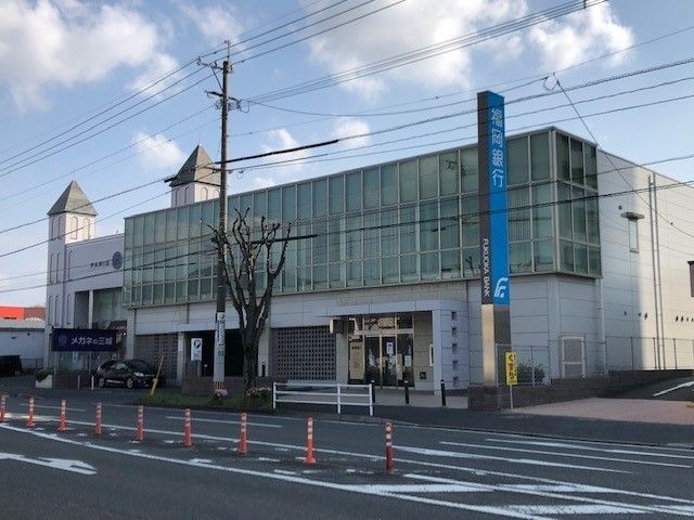 近くの福岡銀行まで600m（徒歩8分）