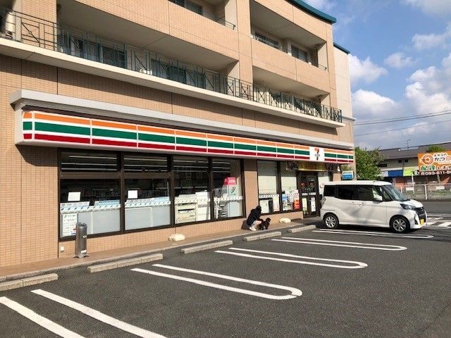 近くのセブンイレブンまで450m（徒歩6分）