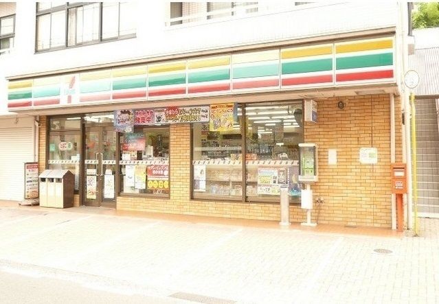 近くのコンビニまで450m（徒歩6分）