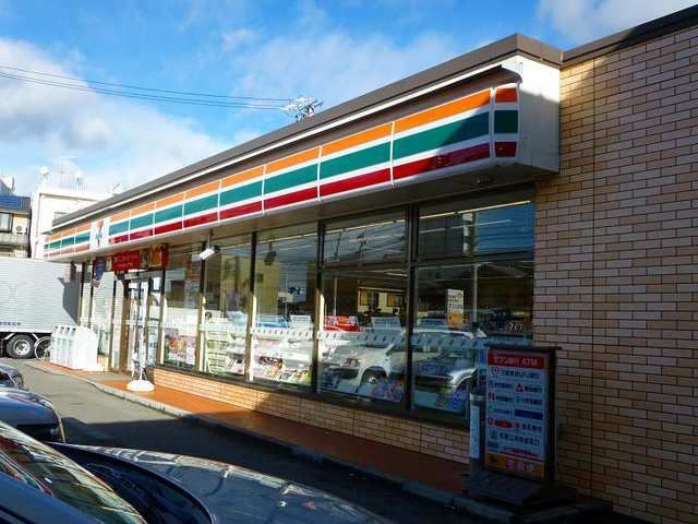 近くのコンビニまで170m（徒歩3分）