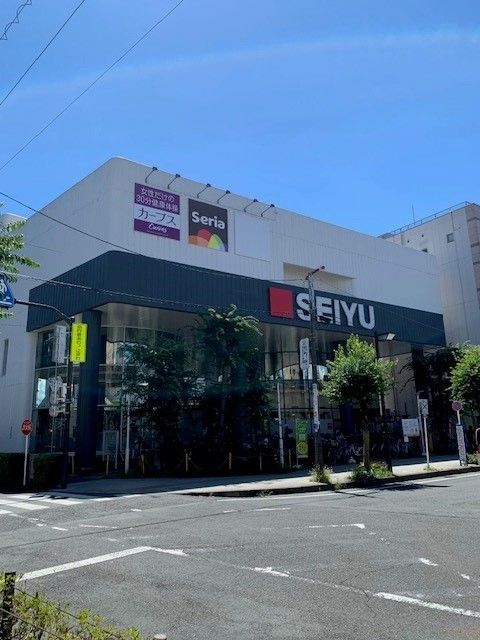 近くの西友羽村店まで1,100m（徒歩14分）
