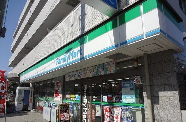 近くのコンビニまで750m（徒歩10分）