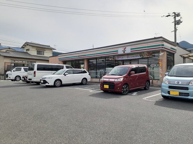 近くのコンビニまで1,600m（徒歩20分）