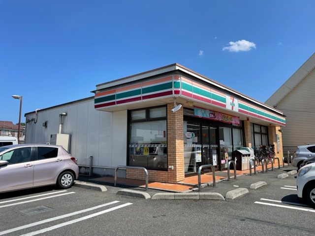 近くのセブンイレブンまで50m(徒歩1分)