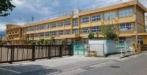 近くの玉幡小学校まで210m（徒歩3分）