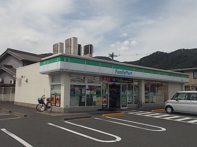 近くのファミリーマート水呑店まで800m（徒歩10分）