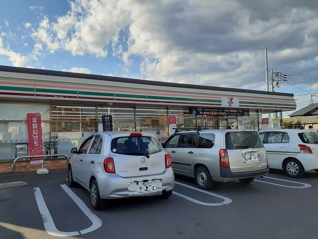 近くのセブンイレブン宇都宮上鶴田店まで550m（徒歩7分）