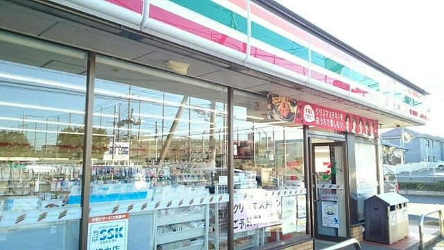 近くのコンビニまで370m（徒歩5分）