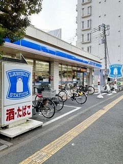 近くのローソン 板橋高島通り店まで110m（徒歩2分）