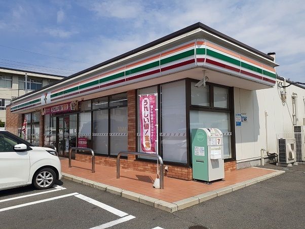近くのセブンイレブンさんまで600m(徒歩8分)