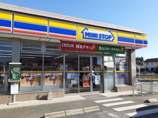 近くのミニストップまで650m（徒歩9分）