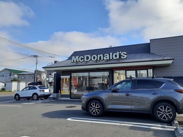 近くのマクドナルドまで590m(徒歩8分)