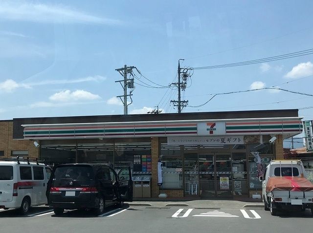 近くのコンビニまで400m（徒歩5分）