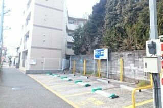 近くのコインパーキングまで10m（徒歩1分）