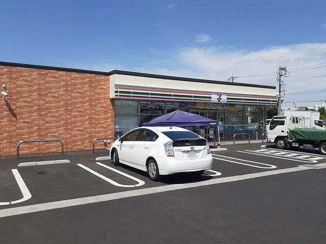 近くのセブンイレブンニュータウン西店まで510m(徒歩7分)