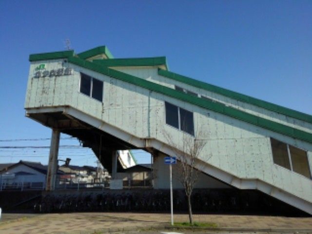 近くの駅まで740m（徒歩10分）