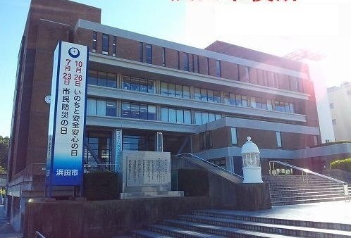 近くの浜田市役所まで5,600m(徒歩70分)