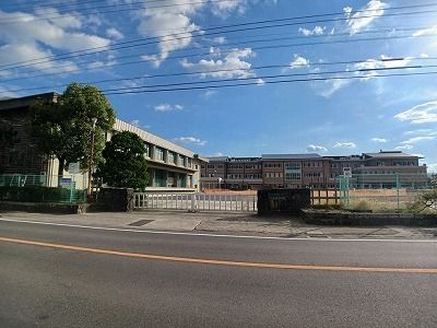 近くのさぬき市立長尾小学校さんまで1,100m(徒歩14分)