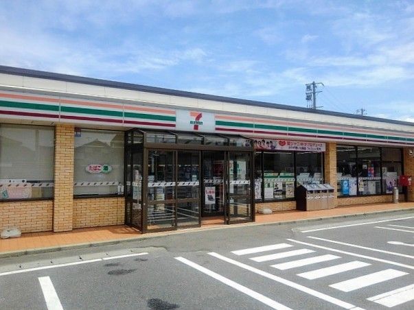 近くのコンビニまで950m（徒歩12分）