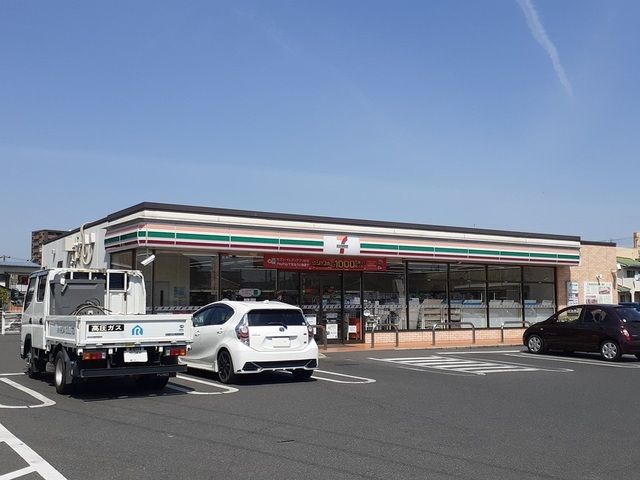 近くのセウンイレブン豊成3丁目店まで650m(徒歩9分)