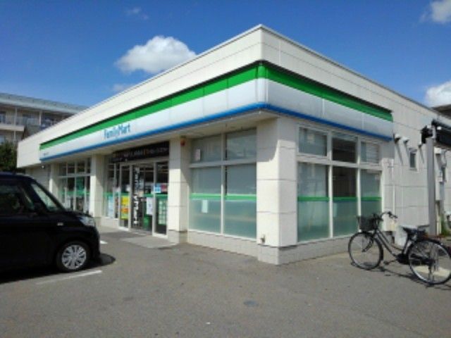 近くのファミリーマート長野若里一丁目まで350m（徒歩5分）