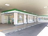 近くのファミリーマートまで240m(徒歩3分)