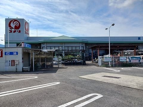 近くのコメリ市場店様まで450m（徒歩6分）