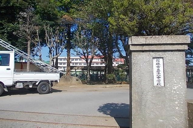 近くの第一中学校まで680m(徒歩9分)