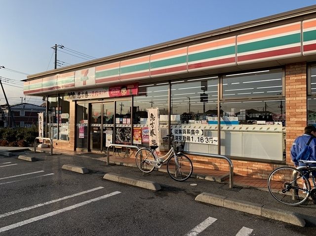 近くのセブンイレブンまで600m（徒歩8分）