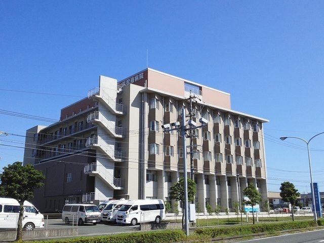 近くの病院まで450m（徒歩6分）