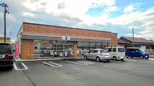 近くのセブンイレブン上越安江店まで1,400m（徒歩18分）