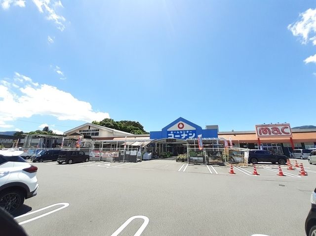 近くのコーナン四万十店まで500m（徒歩7分）