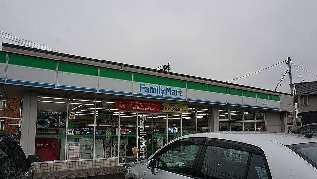 近くのファミリーマートさんまで600m（徒歩8分）