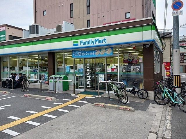 近くのファミリーマート様まで500m(徒歩7分)