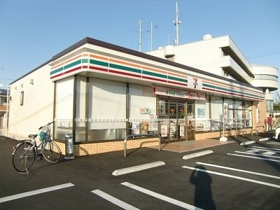 近くのコンビニまで54m（徒歩1分）