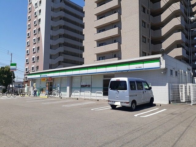 近くのファミリーマート竹原店様まで350m（徒歩5分）