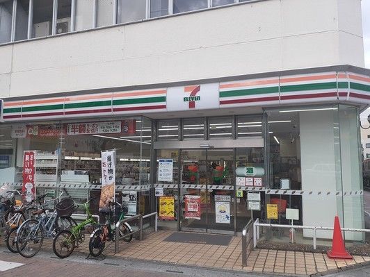 近くのセブンイレブン新所沢東口店まで140m(徒歩2分)