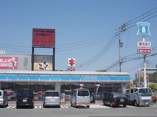 近くのコンビニまで650m（徒歩9分）