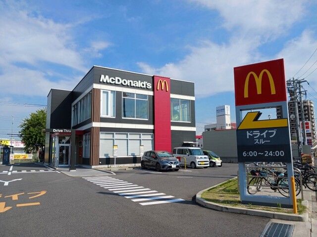 近くのマクドナルドまで350m（徒歩5分）