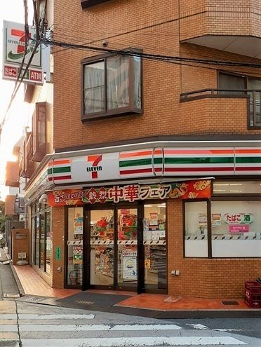 近くのセブンイレブン板橋氷川町店まで122m（徒歩2分）